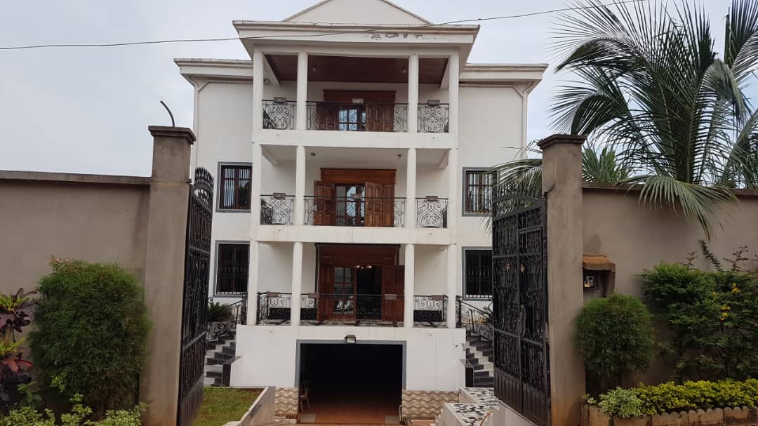 Villas Location villa 8 pièces Yaoundé au Cameroun CoinAfrique Cameroun