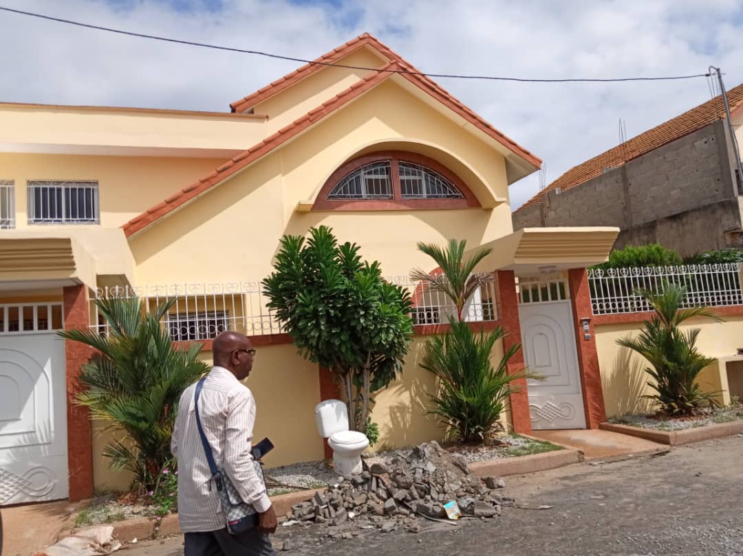 Villas Vente villa duplex 8 pièces cité Arcade 1 en Côte d'Ivoire