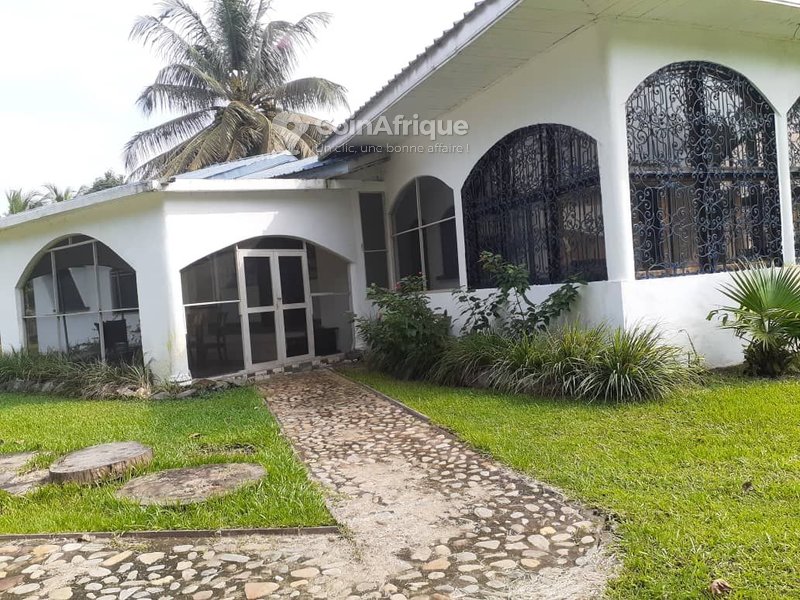 Villas Vente villa 4 pièces Kribi au Cameroun CoinAfrique Cameroun