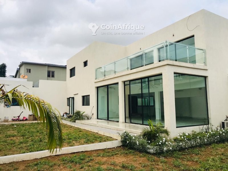 Villas Vente villa 8 pièces Riviera M'badon en Côte d'Ivoire
