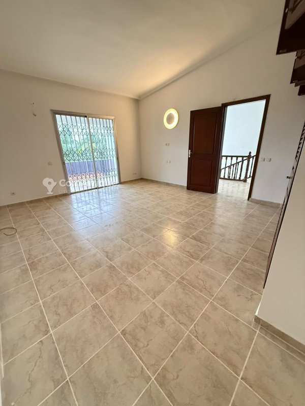 Location villa duplex 6 pièces à Angre 7e tranche — photo 3