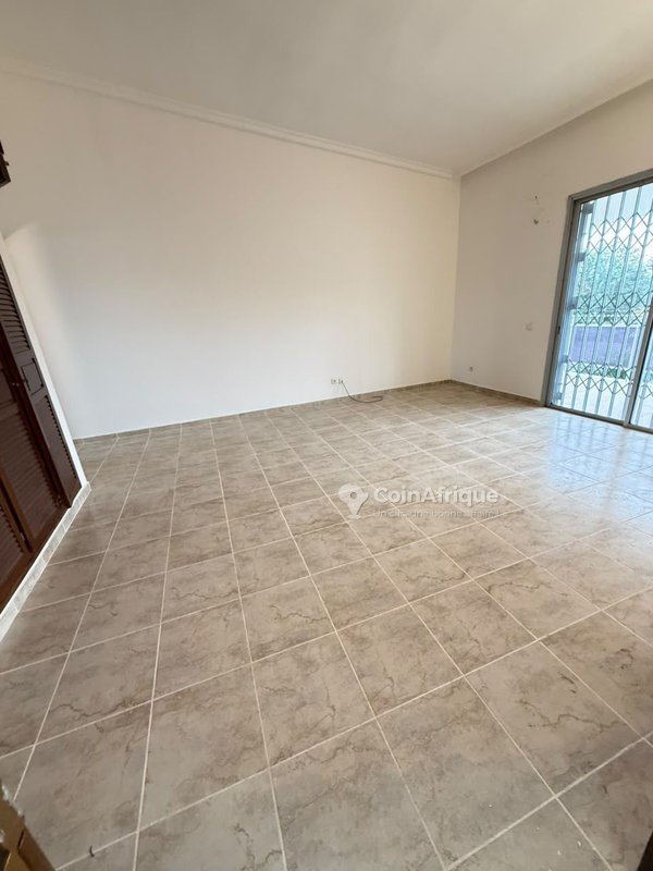 Location villa duplex 6 pièces à Angre 7e tranche — photo 4