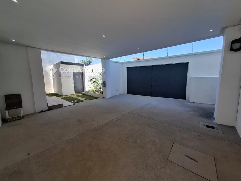 Location villa duplex standing 6 pièces + dépendance - Cocody Riviera synacascy — photo 2