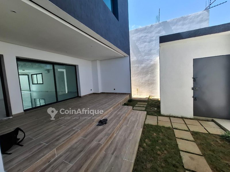 Location villa duplex standing 6 pièces + dépendance - Cocody Riviera synacascy — photo 3