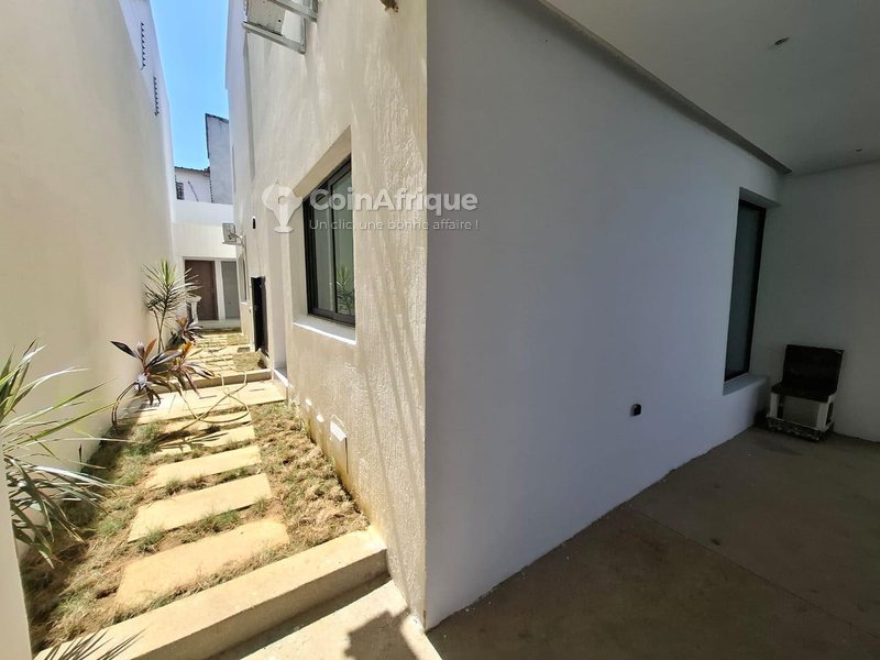 Location villa duplex standing 6 pièces + dépendance - Cocody Riviera synacascy — photo 5