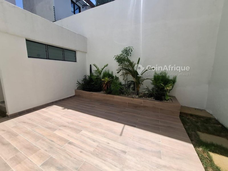 Location villa duplex standing 6 pièces + dépendance - Cocody Riviera cité synacascy — photo 3