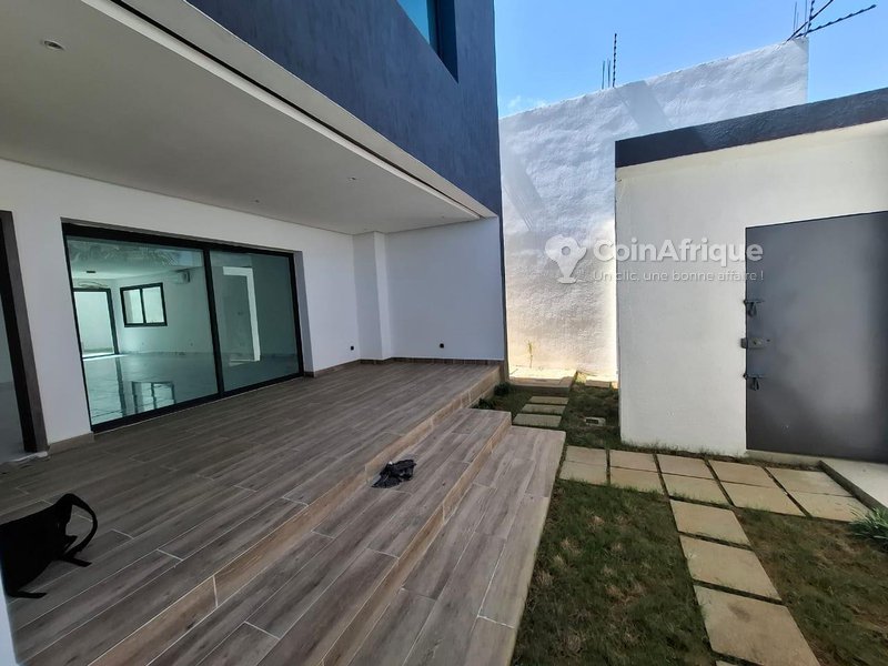 Location villa duplex standing 6 pièces + dépendance - Cocody Riviera cité synacascy — photo 4