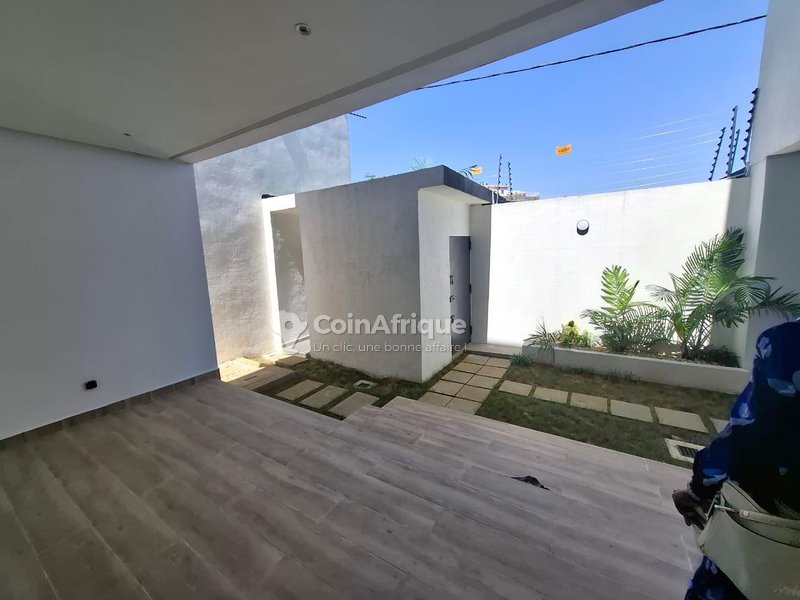Location villa duplex standing 6 pièces + dépendance - Cocody Riviera cité synacascy — photo 5