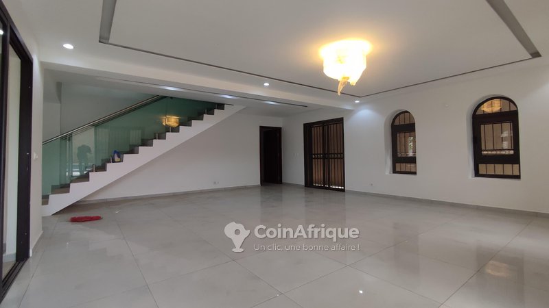 Location villa duplex de standing 8 pièces + piscine - cocody riviera m'badon — photo 3