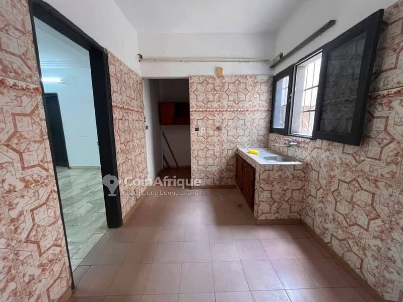 Vente appartement 4 pièces au rez-de-chaussée à cocody 2plateaux les valons non loin du 12eme arrondissement — photo 3