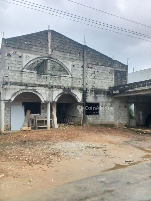 Vente villa duplex de 6 pièces au gros oeuvre situé à cocody angre 8eme tranche cité arcade 4 — photo 2