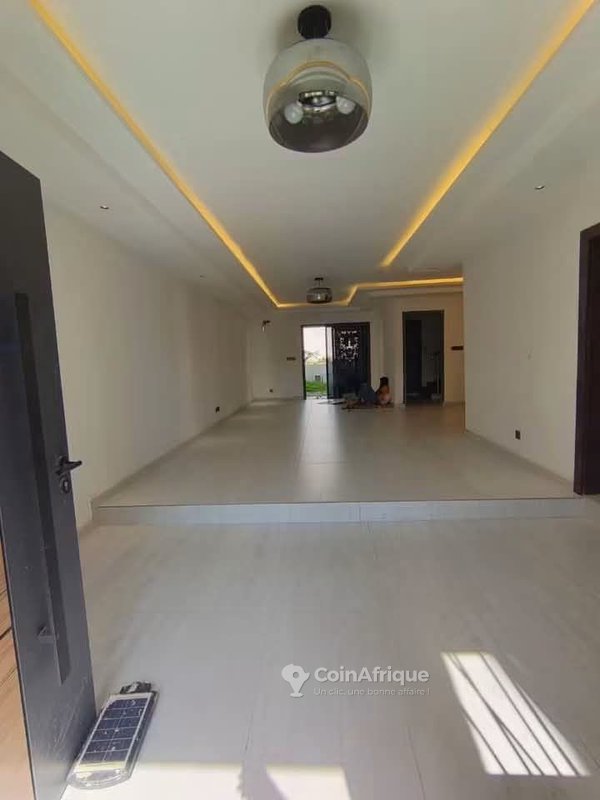 Vente villa 8 pièce à Bingerville Fehkessé Zone Cité Oribat — photo 2