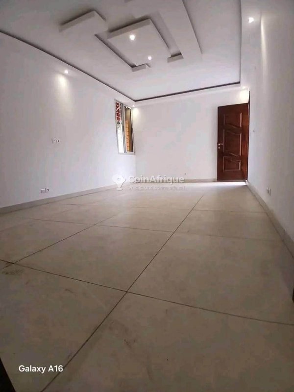 Vente villa 8 pièce à Cocody Rivera Faya Cité Sicogi — photo 4