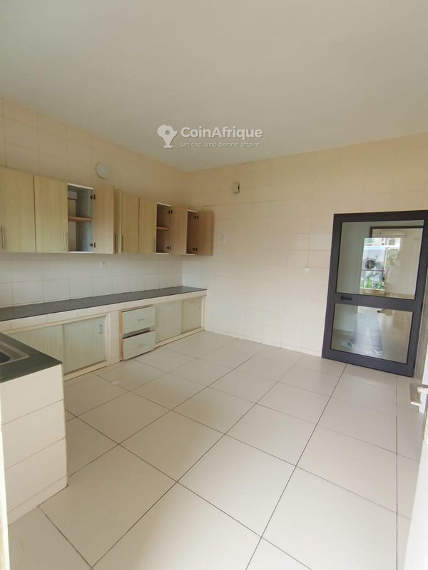 location appartement de standing 4 pièces + dépendance sur 300 m2 - cocody riviera m'badon — photo 5