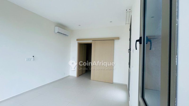 location appartement de haut standing 3 pièces + piscine commune - cocody riviera 2 — photo 4