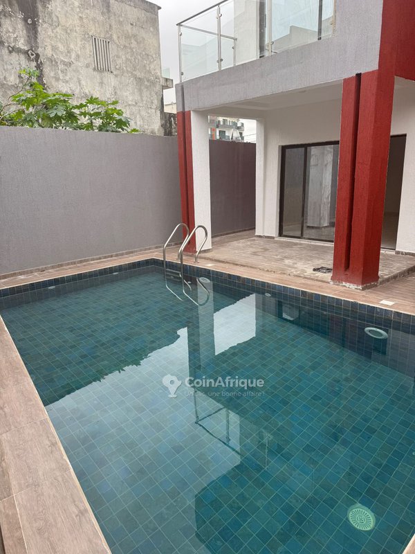 Location villa duplex 5 pièces - Abatta — photo 2