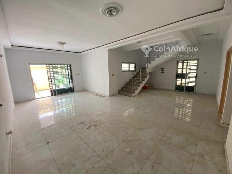 Vente villa duplex de 6 pièces à bingerville derrière l'hôpital mère enfant — photo 2