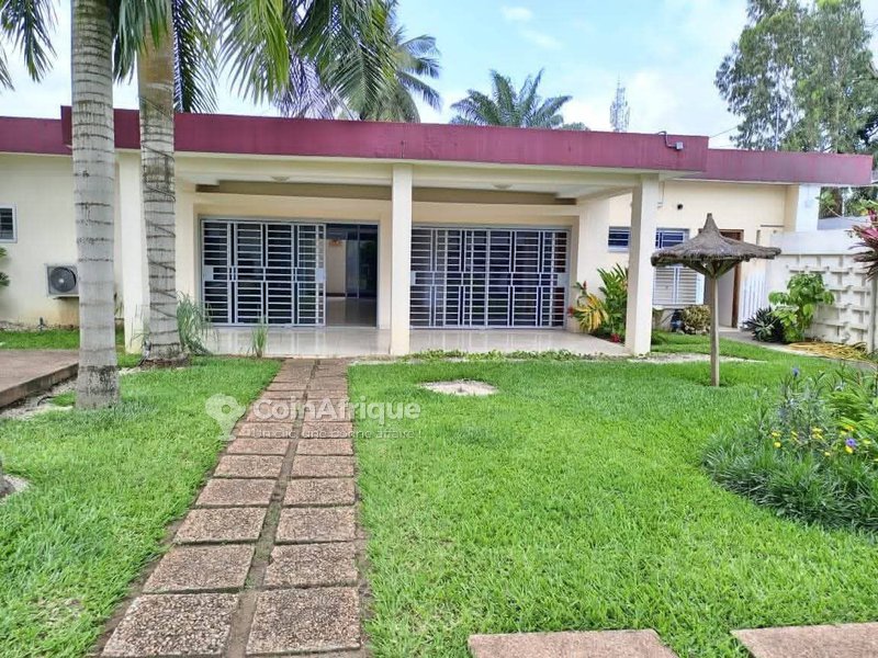 Location villa duplex 6 pièces à Cocody Mermoz une Villa duplex moderne de 6 pièces superficie 900M² document ACD PRIX de vente 1.2 milliard visite possible à tous moment — photo 5