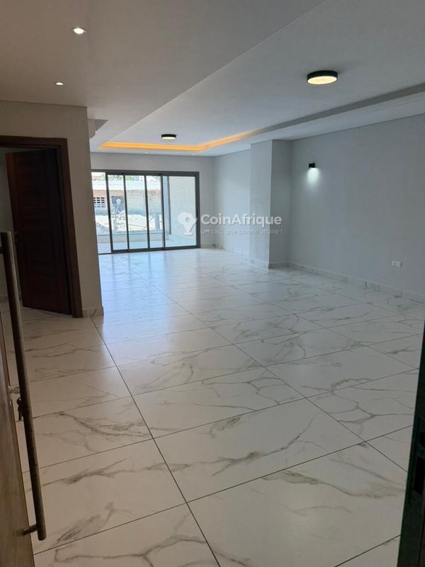 Location appartements 03 pièces - Marcory zone 4 rue du canal — photo 2