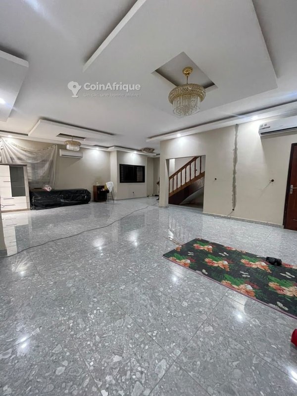 Location villa 5 pièces Cocody Angre chu zone base cie — photo 2