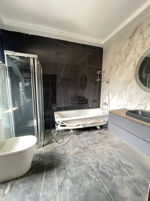 À louer un duplex 5pièces a Angré nouveau chu accès bitumé — photo 3