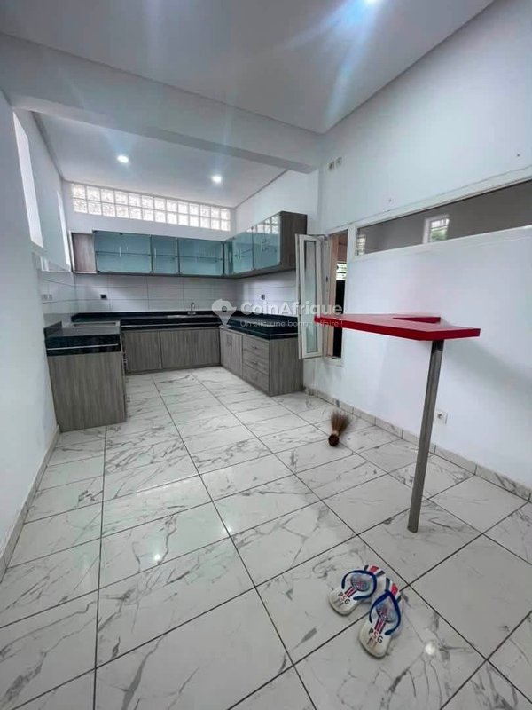 Location villa duplex 6 pièces - Angré 8ème tranche dans cite — photo 3