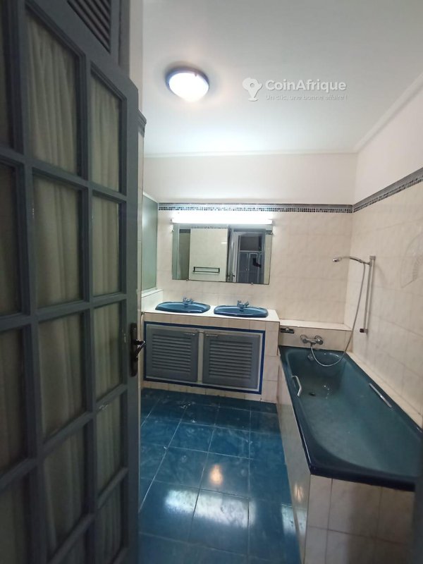 Location villa basse 7 pièces - Cocody 2 plateaux vallon — photo 3