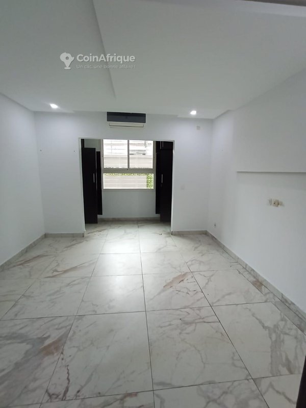 Location appartement de standing 3 pièces - cocody 2 plateaux 7eme tranche — photo 4