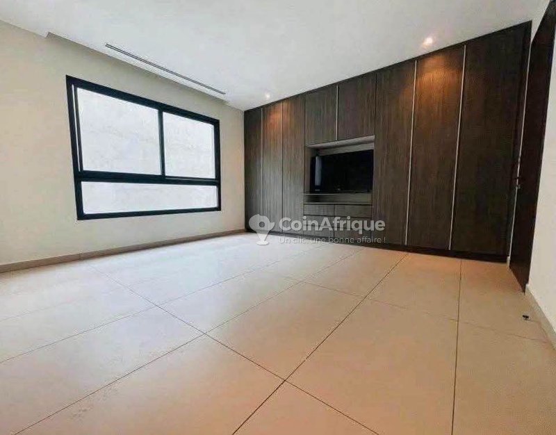 Vente appartements 4 pièces à cocody rivera 4 mbadon au 2ème étage avec ascenseur piscine commune salle de sport — photo 4