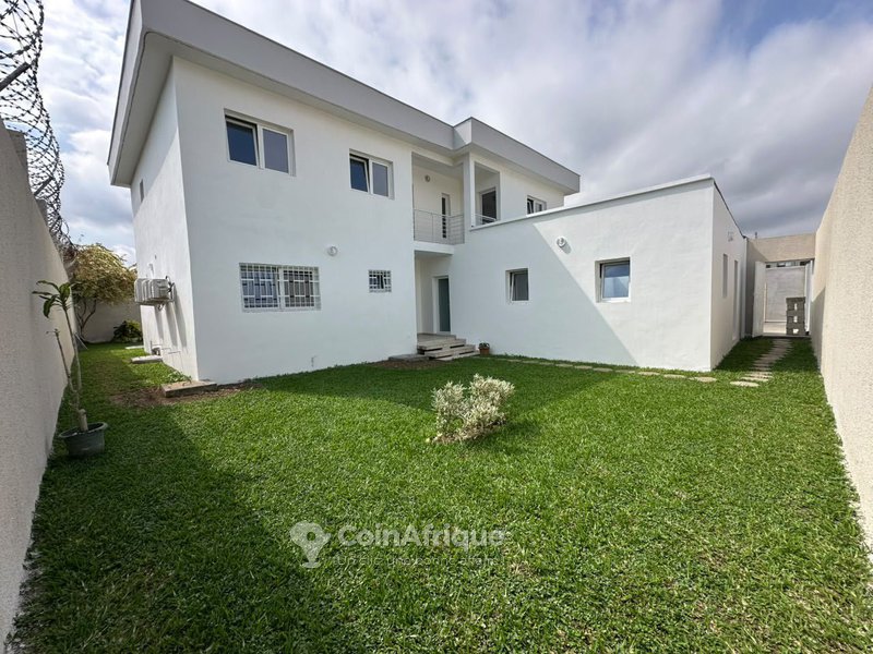 Location villa duplex 5 pièces avec grand jardin - Riviera — photo 3