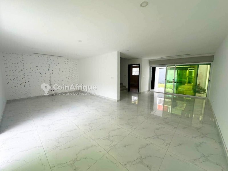 Location villa duplex de standing 4 pièces + dépendance - cocody riviera synacascy — photo 2