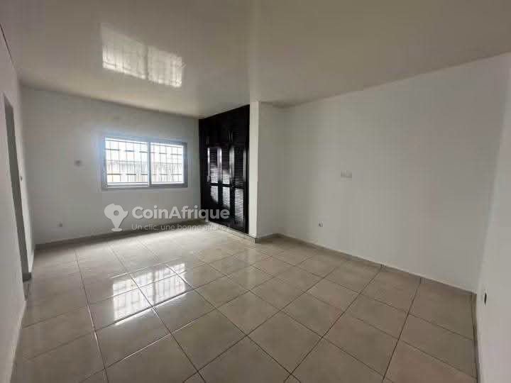 Location villa basse 5 pièces avec piscine | Cocody Riviera 3 lycée français‎ — photo 5