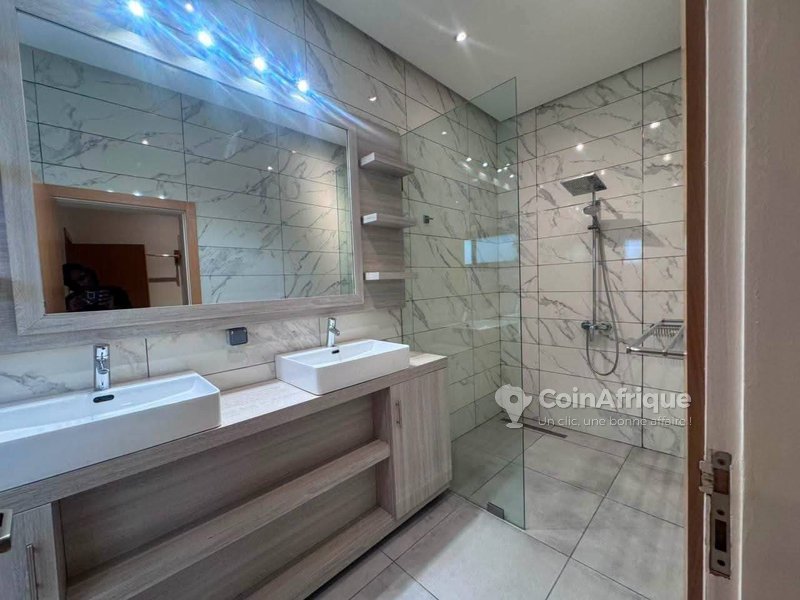 Location villa 6 pièces - Cocody Rivièra — photo 2
