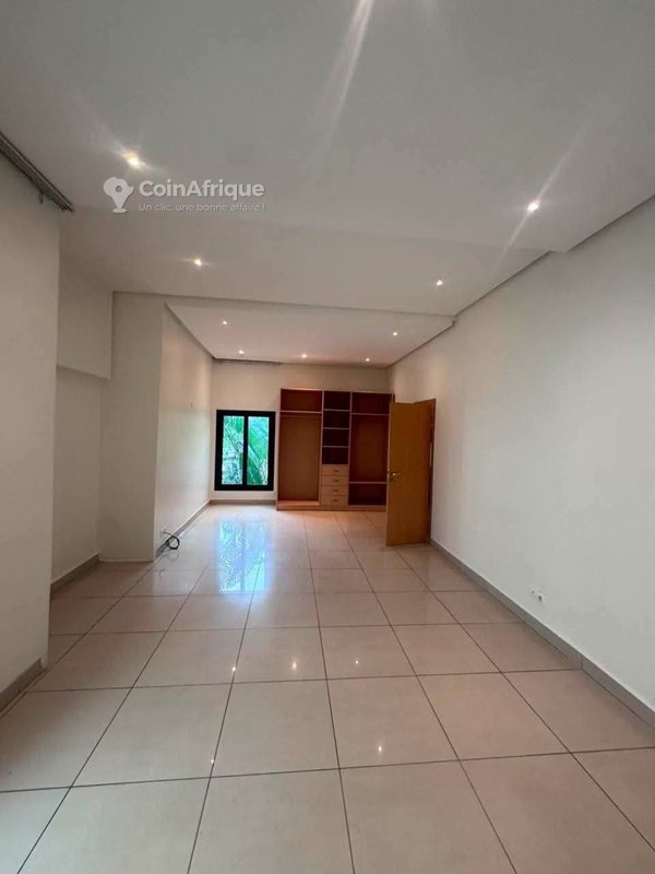 Location villa 6 pièces - Cocody Rivièra — photo 3