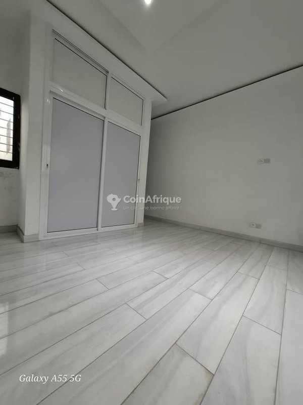 Location appartement neuf 4 pièces à Cocody-Angré chu — photo 4