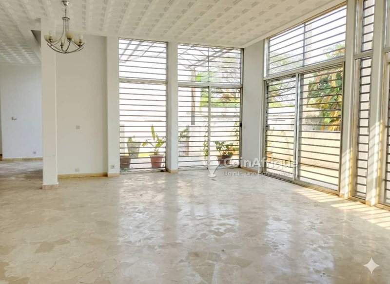Vente villa duplex de standing 7 pièces sur 1076m2 - cocody 2 plateaux ena — photo 2