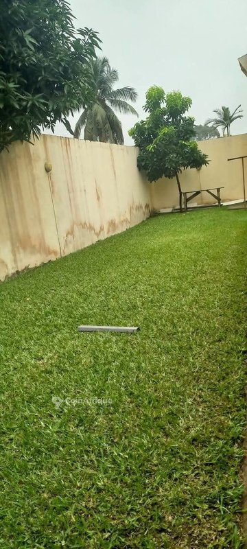 Vente villa basse 7 pièces - Cocody 2plateaux les valons derrière le 12eme arrondissement dans une cité — photo 2