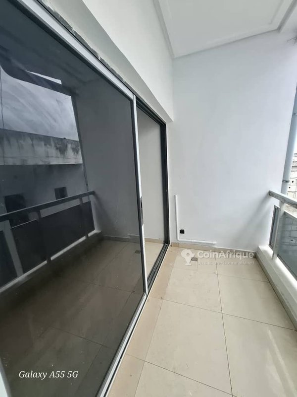 Location appartement 3 pièces à Angre 8è tranche — photo 2