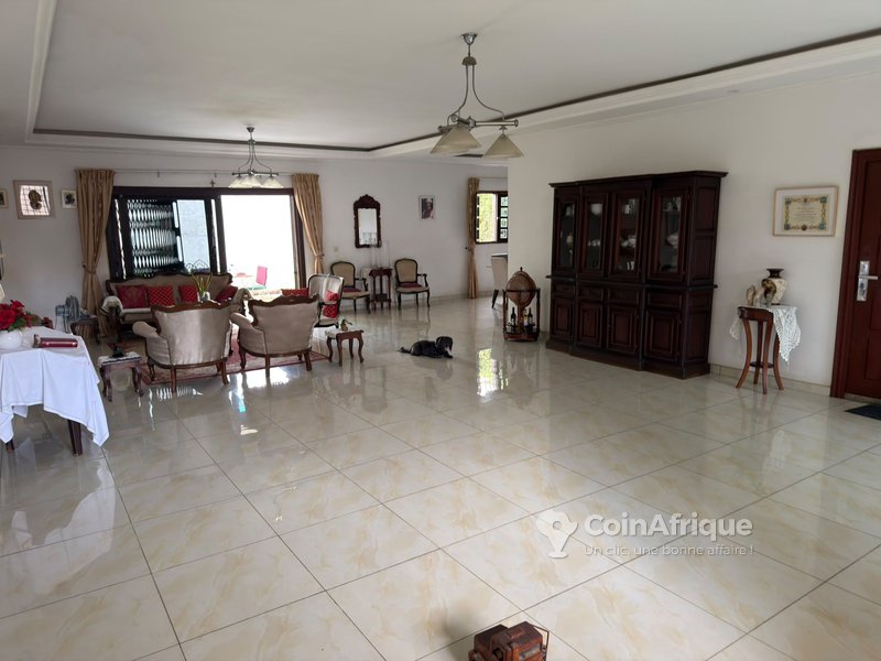 Vente villa duplex 8 pièces pièces à Cocody-angré cité Arcades 4 — photo 2