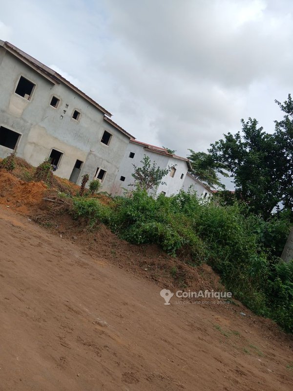 Vente villa duplex 7 pièces bati sur 450m2 en bente dans une cité à Bingerville — photo 3