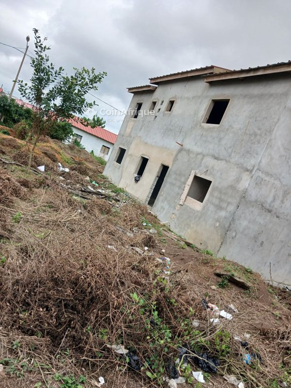 Vente villa duplex 7 pièces bati sur 450m2 en bente dans une cité à Bingerville — photo 4