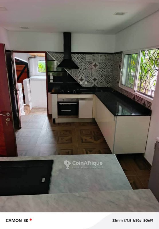Location villas 5 pièces - Cocody 8em tranche star 12 — photo 3