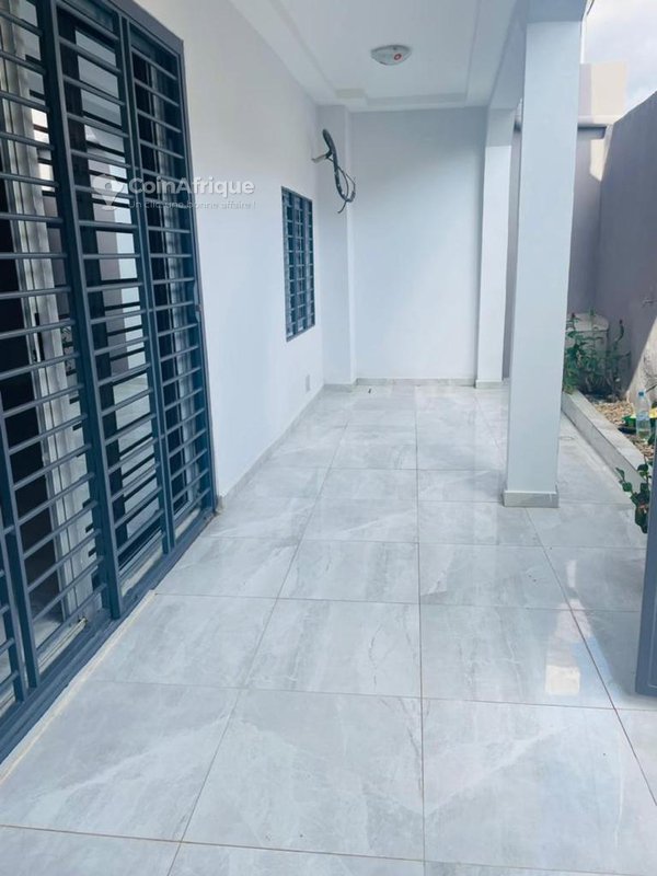 Location villa duplex 6 pièces - Cocody riviera abatta cité du port — photo 2