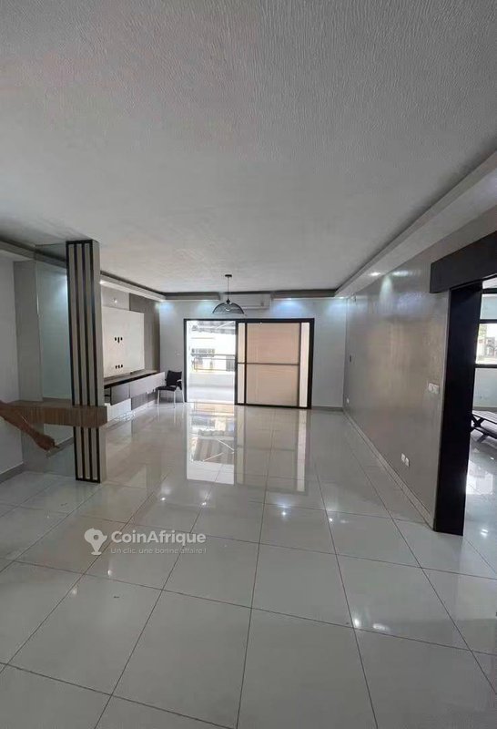 Vente appartement 3 pièces - Marcory zone 4 langevin — photo 2