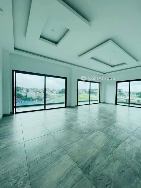 Location appartements 5 pièces rivera 3 triangle avec ascenseur- Cocody — photo 4