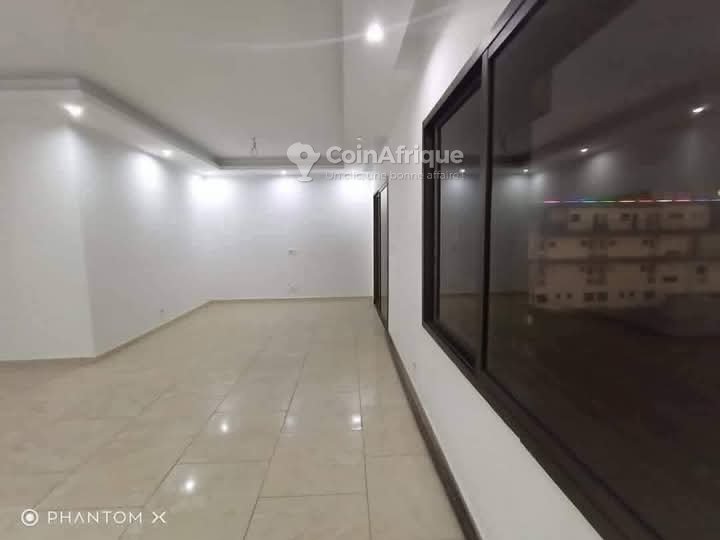 location appartements 4 pièces non loin abidjan mall avec ascenseur- cocody — photo 3