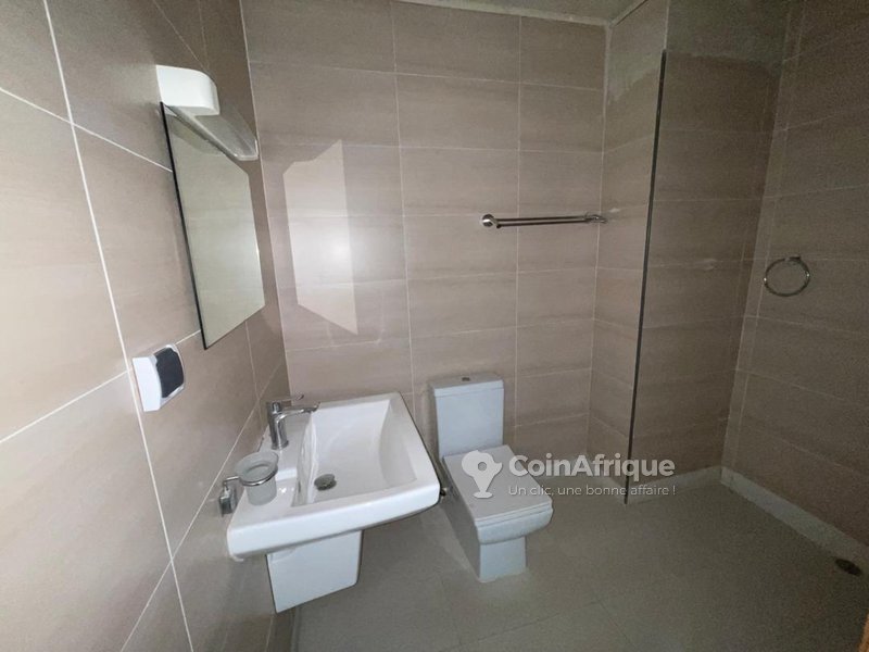 Location appartement standing 4 pièces - Cocody 2 plateaux vallon — photo 4