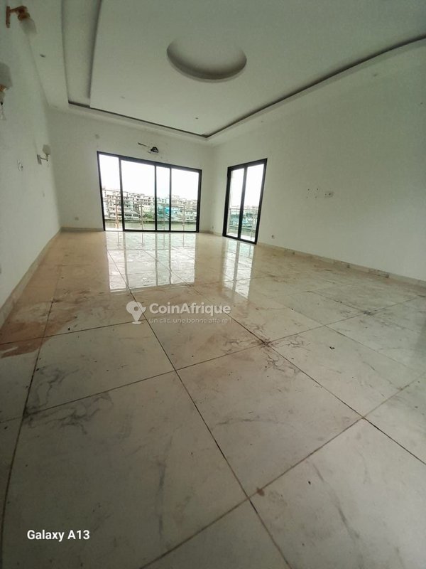 Location villa duplex 5 pièces à Cocody-angré 8ème teanche — photo 2