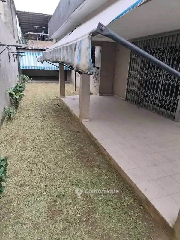 Vente Villa basse de 6 pièces à vendre situé à cocody angre dans une cité non loin de l'église stain ambroise — photo 2