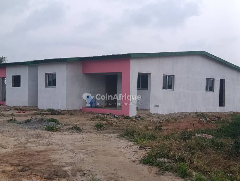 Vente villa basse de 4 pièces en à bingerville derrière mère et enfant — photo 2